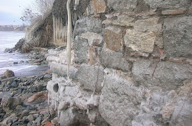 Морето разкри римска сграда край Сарафово