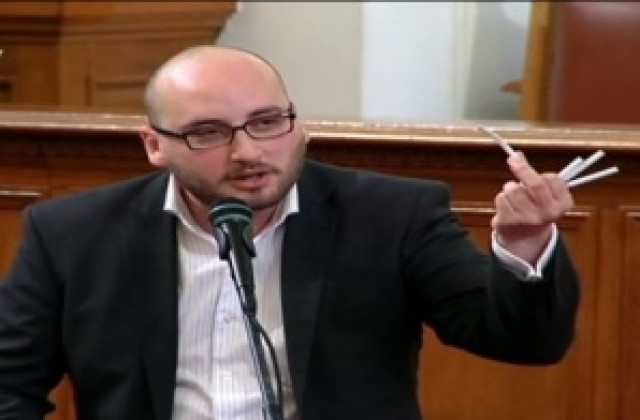 Осъденият за цигара марихуана е ХИВ позитивен рецидивист, разследван за сексуално престъпление