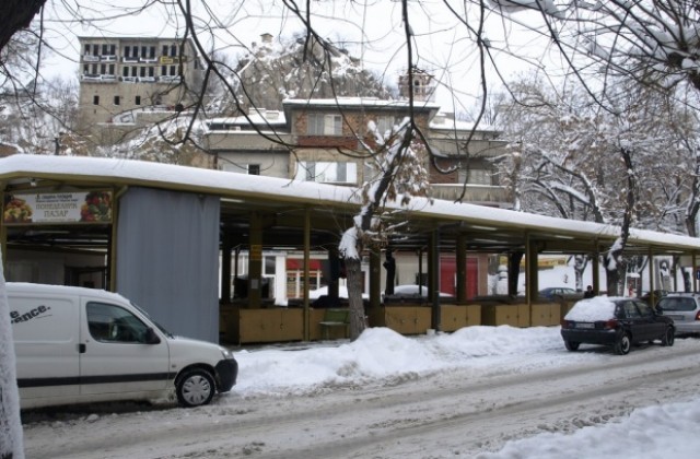 Студът прогони търговците от пазарите