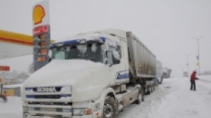 Все още има затворени пътни отсечки и места без ток