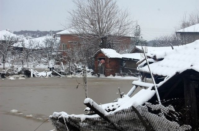 ПРЕДАЙ НАТАТЪК: Пловдивски семейства приютяват бедстващи от наводнението