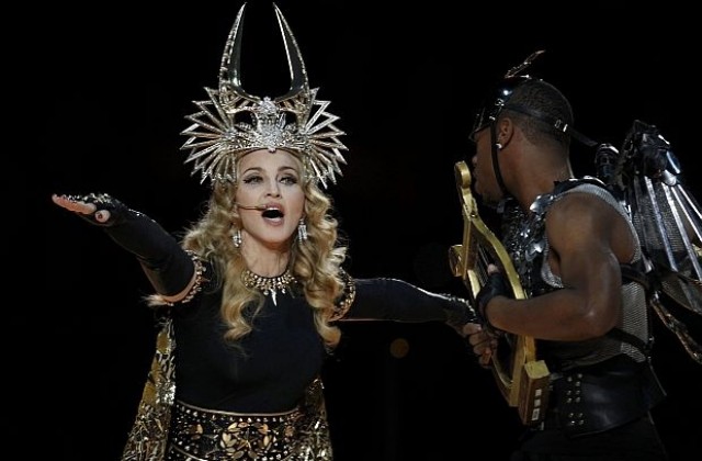 Пиърс Морган: На Super Bowl Мадона пя отвратително