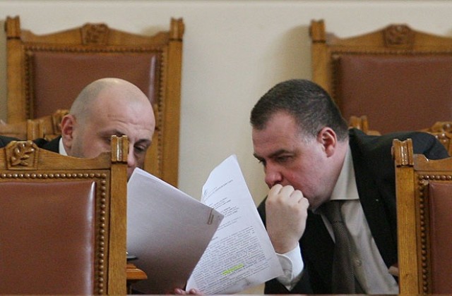 Ще изпълним нормите за хуманно отношение към кокошките носачки до април