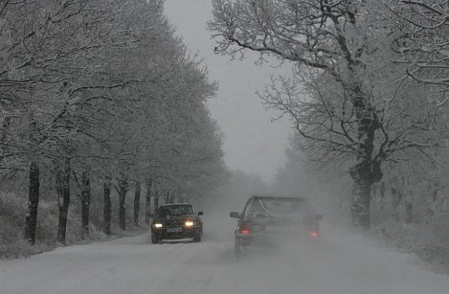 Пътят Ветрино-Суворово остава затворен