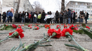 Десетки почетоха паметта на 12годишната Ники