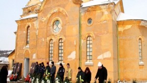 Бисер изпраща последните две жертви на наводнението там семейство Николови