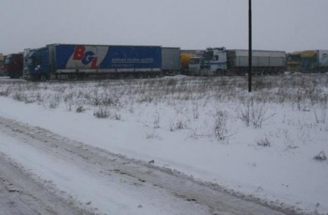 Сняг и в Стара Загора, жълт код в 17 области на страната