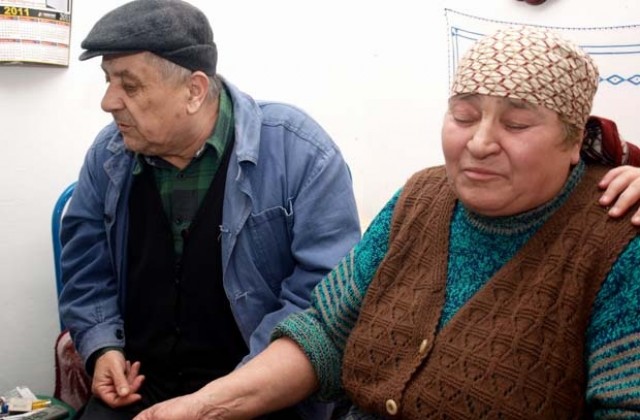 В  Цар Калоян и децата гледат към реката, когато завали