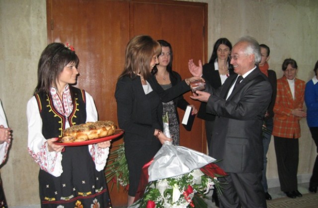 Фондация Българска роза- аут от празниците . Да - на бюджета