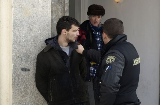 Гледат мярката на нападателя с френския ключ