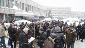 Администрациите в Северозапада се заеха със снега