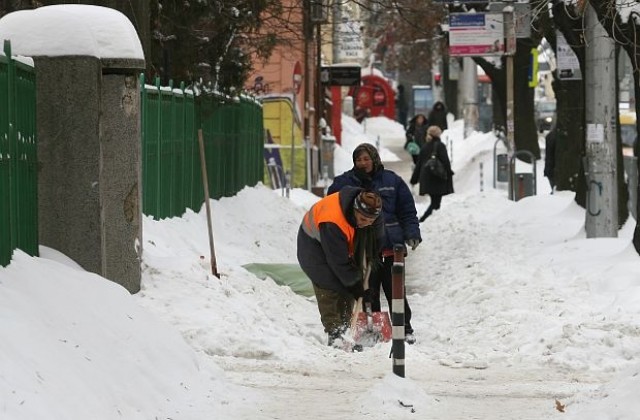 Снеготопенето - ново бедствие или предвестник на пролетта?