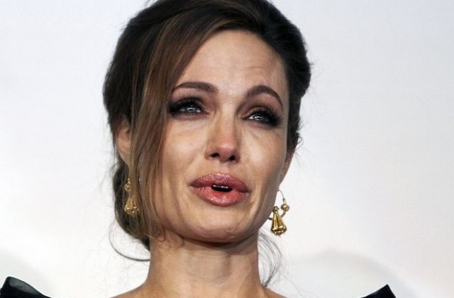 Джоли се разплака на премиерата на своя филм в Сараево