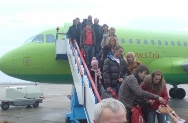 Допълнителни полети от Москва и Лондон поема летище Пловдив