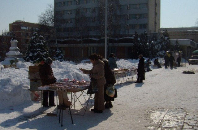 16 търговци продават мартеници в Г. Оряховица, още има свободни места