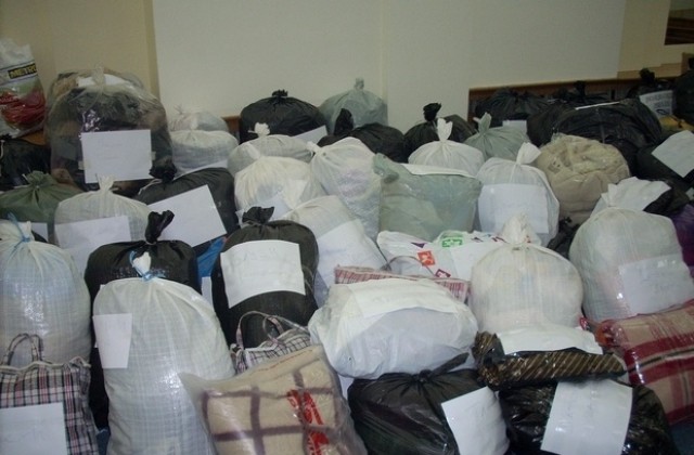 229 дариха дрехи и одеала за пострадалите от наводненията в Южна България