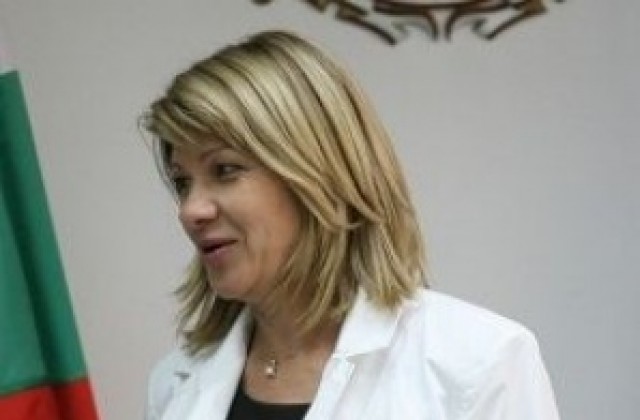 Нона Караджова връчва  договор за ВиК проект на Община Сандански