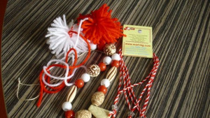 Ресурсен център продава мартенички благотворително