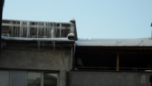 Внимавайте опасни ледени висулки