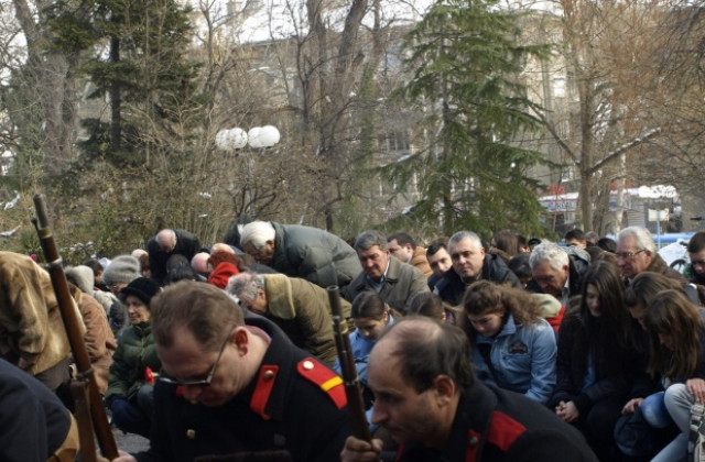 200 души почетоха паметта на Апостола