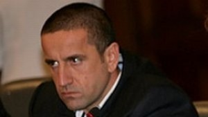 Шефът на Напоителни системи нямал висше