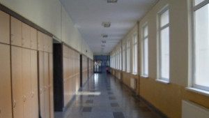 Глобиха училищен директор заради студени класни стаи