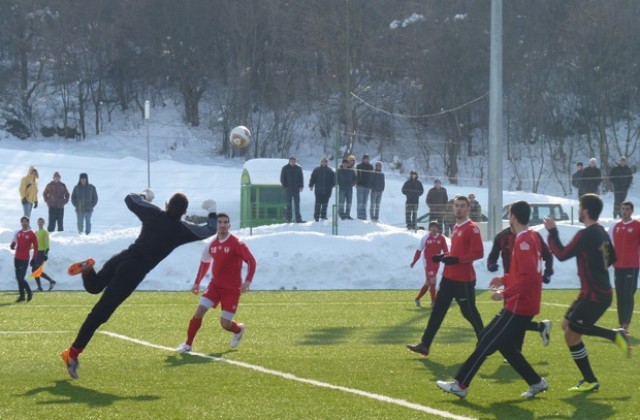 Локо (Мездра) се подсили с три нови попълнения