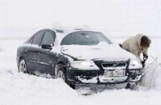 Швед оцеля два месеца в автомобила си, затрупан под снега
