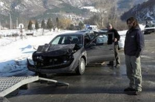 Двама пострадаха при верижна катастрофа в тунела на Е-79