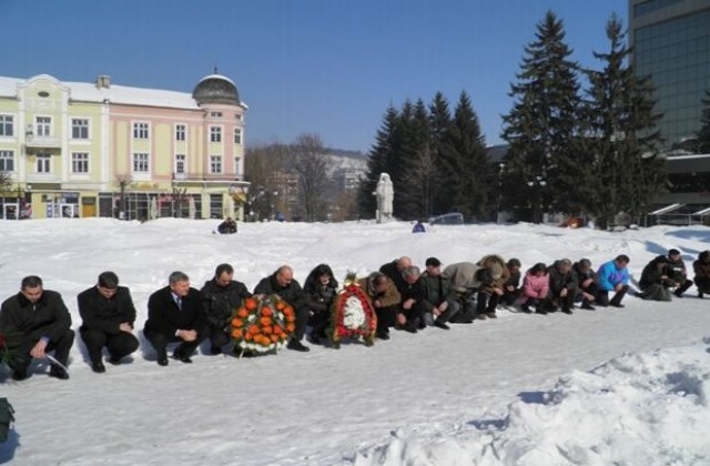 Разлог се поклони пред Левски