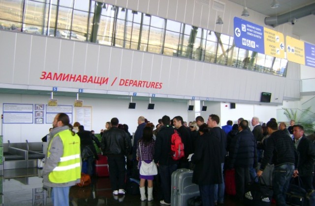 Ниска видимост на летище Пловдив пречи на полет от Москва