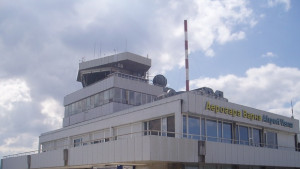 Отварят летището другата седмица