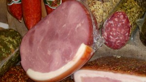 Над два тона и половина храни унищожени във Варна за