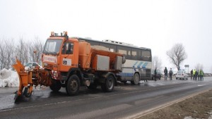 Снегорин блъсна автобус по пътя ХасковоДимитровград