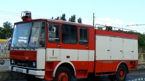Пожарна се обърна в кв Коматево