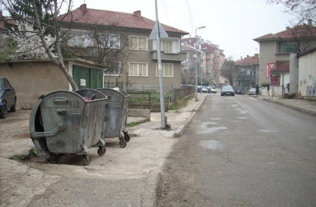 Комисия прави оглед на уличните дупки, почва изкърпване