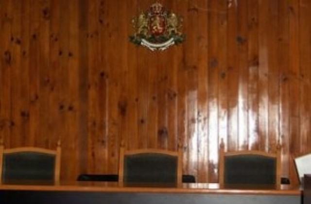 Районният съд предложи извънсъдебно споразумение на страните по  делото  „Русев - Иванов”