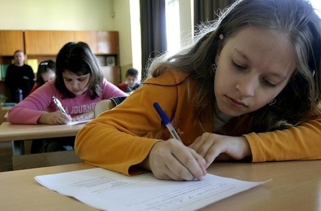 И третокласниците ще учат по цял ден