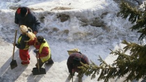Да се съобразяваме при паркиране и да внимаваме за ледени