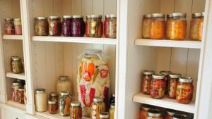 Задържаха крадец на зимнина