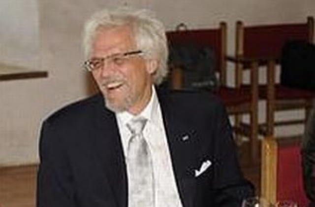 Първият джентълмен на Финландия наднича в деколтето на датската принцеса