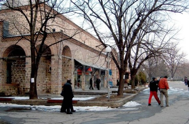 27 317 са били наетите на работа в област Ямбол в края на 2011 г.