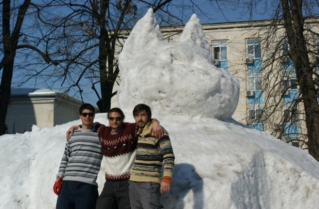 Габровската снежна котка вече е почти завършена