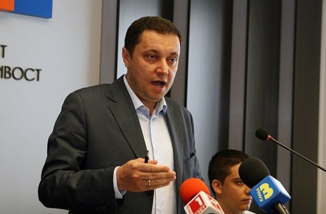 Яне Янев ще заведе дело за клевета срещу Ангел Марин