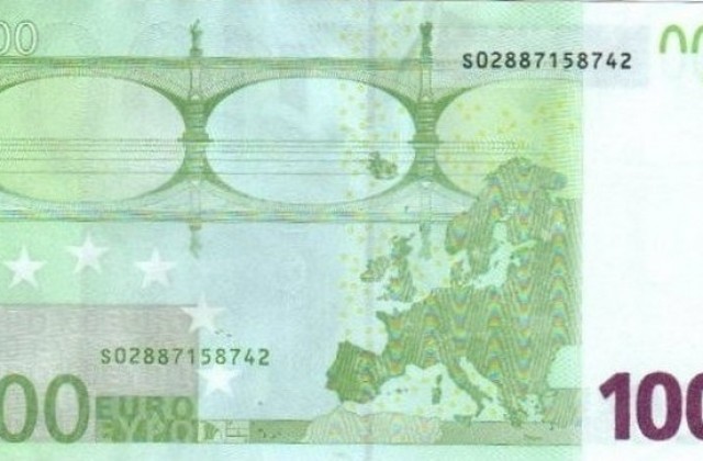 Пак 100 фалшиви евро