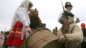 На Сирни Заговезни младите вземат прошка от постарите
