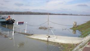 Залят е мост на село Поройна пътят в района е