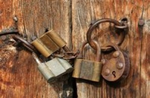 Крадци обраха апартаменти с подправени ключове