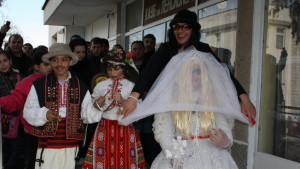 Мъжки сватби за здраве берекет и късмет организираха в Сушица