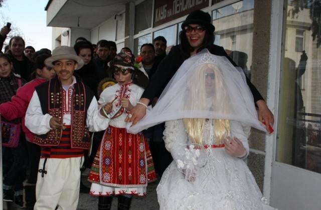 Мъжки сватби за здраве, берекет и късмет организираха в Сушица и Камен